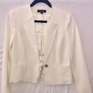 Nine West - Short and fitted White Blazer